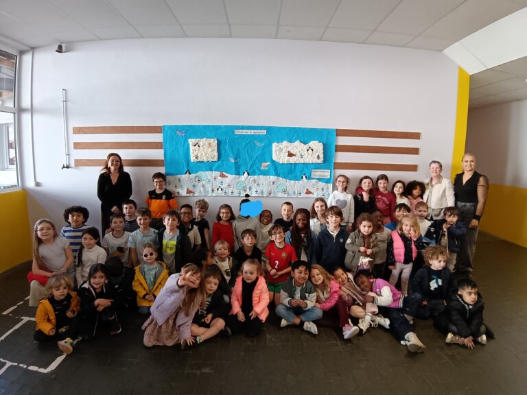 Création d&rsquo;une fresque interclasse.