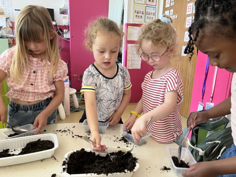 Nos petits jardiniers en herbe